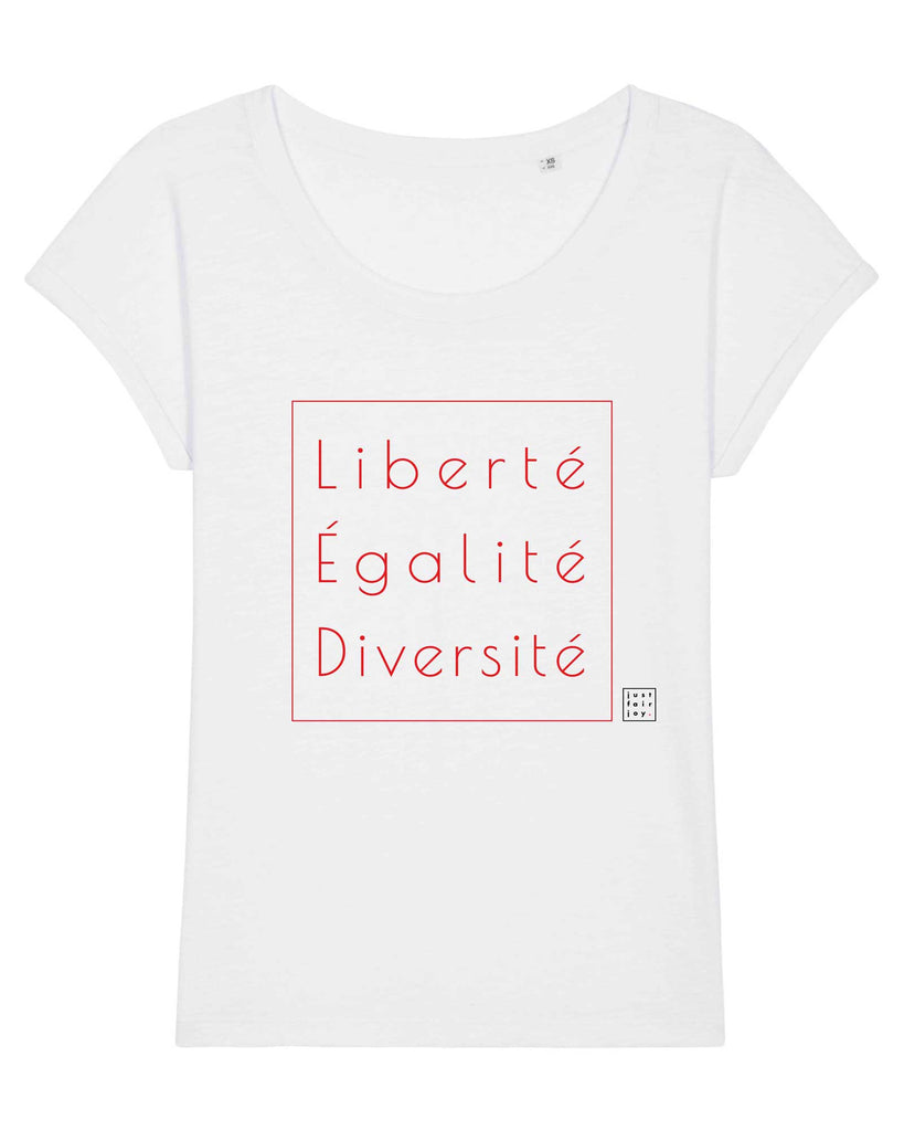 Nachhaltiges weißes T-Shirt aus GOTS-zertifizierter Bio-Baumwolle von just fair joy mit Design Liberté Égalité Diversité.