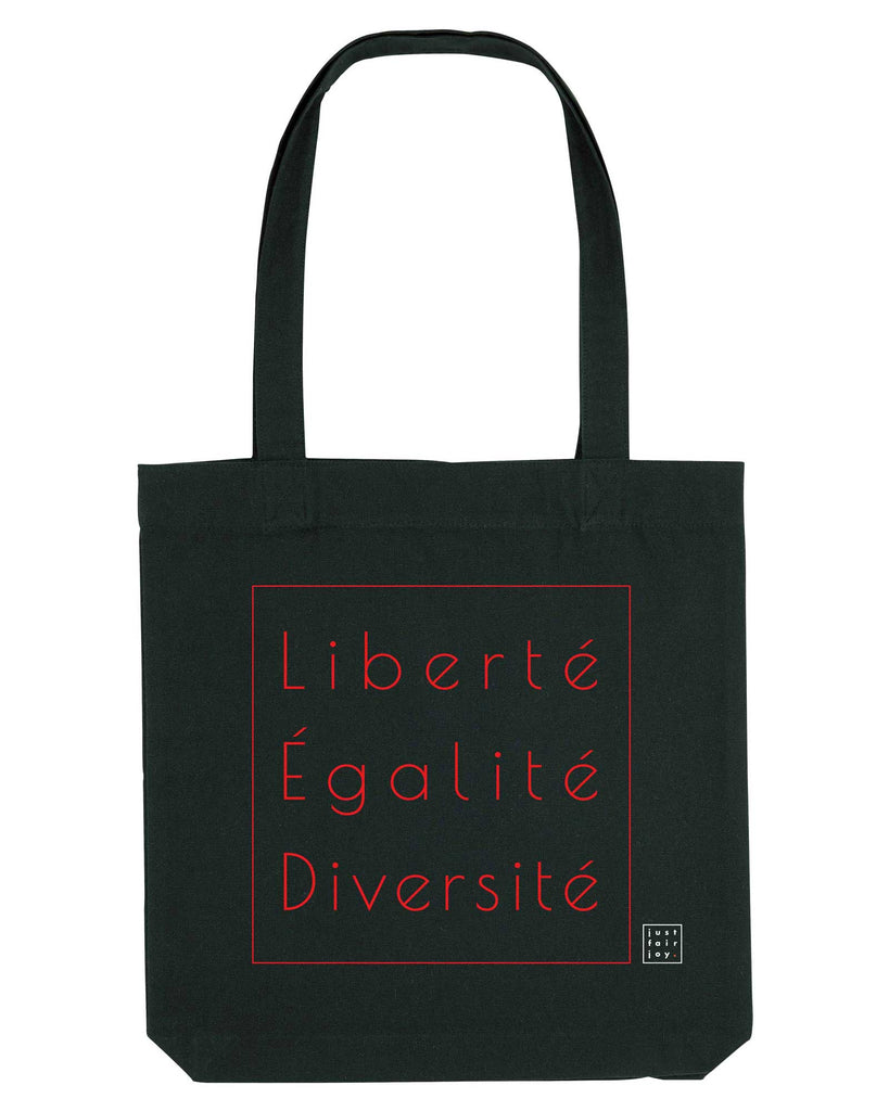 Nachhaltige Tragetasche in schwarz aus 80% recycelter Baumwolle und 20% recyceltem Polyester von just fair joy mit Design Liberté Égalité Diversité.