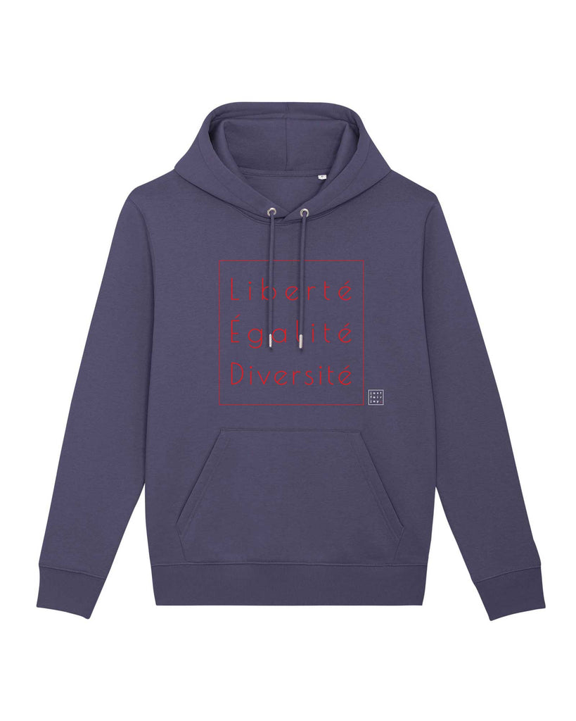 Nachhaltiges nachtblaues Hoodie aus GOTS-zertifizierter Bio-Baumwolle von just fair joy mit Design Liberté Égalité Diversité.