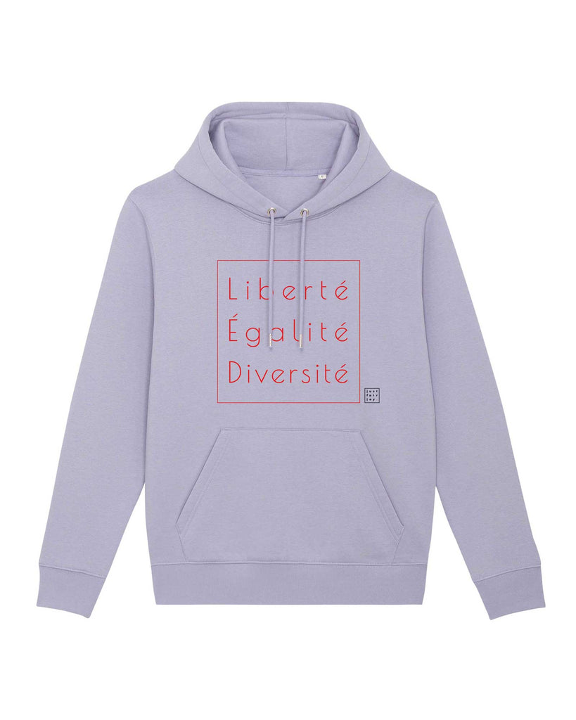 Nachhaltiges helllila Hoodie aus GOTS-zertifizierter Bio-Baumwolle von just fair joy mit Design Liberté Égalité Diversité.