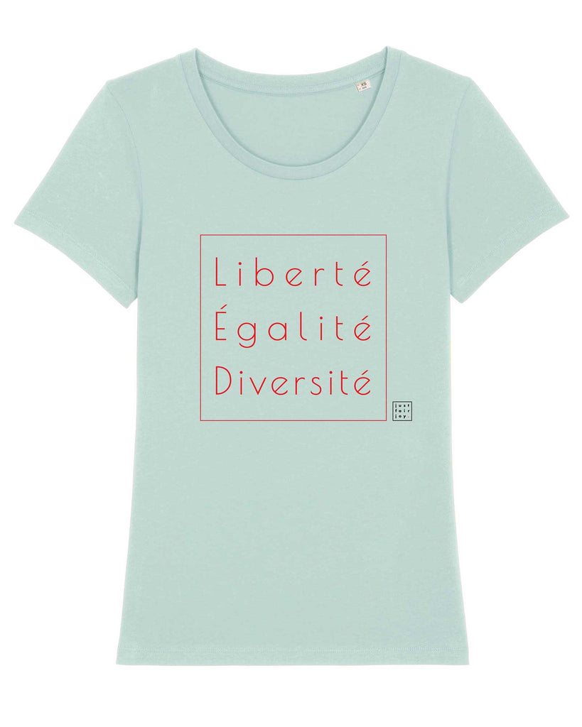 Nachhaltiges türkises T-Shirt aus GOTS-zertifizierter Bio-Baumwolle von just fair joy mit Design Liberté Égalité Diversité.