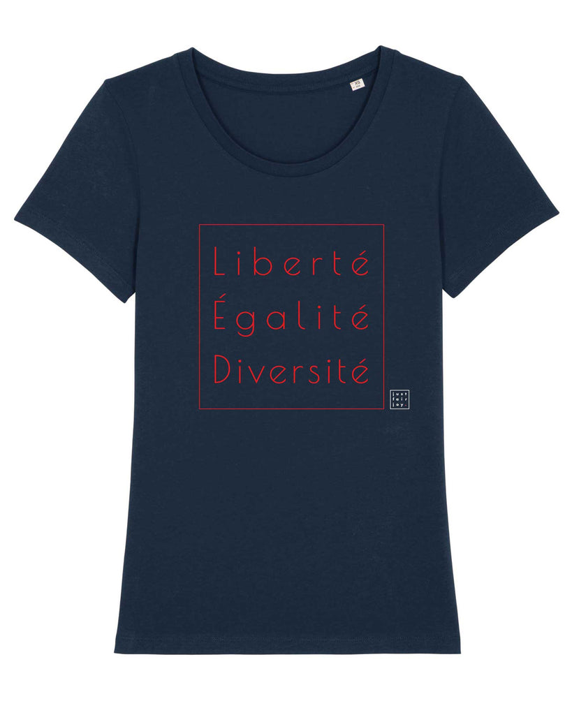 Nachhaltiges dunkelblaues T-Shirt aus GOTS-zertifizierter Bio-Baumwolle von just fair joy mit Design Liberté Égalité Diversité.