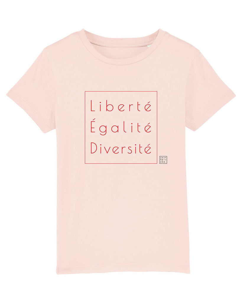 Nachhaltiges rosa Kinder T-Shirt aus GOTS-zertifizierter Bio-Baumwolle von just fair joy mit Design Liberté Égalité Diversité.