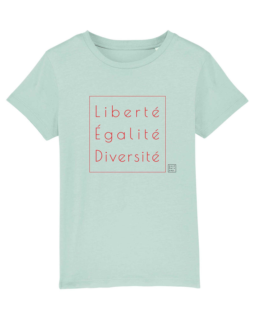 Nachhaltiges türkises Kinder T-Shirt aus GOTS-zertifizierter Bio-Baumwolle von just fair joy mit Design Liberté Égalité Diversité.