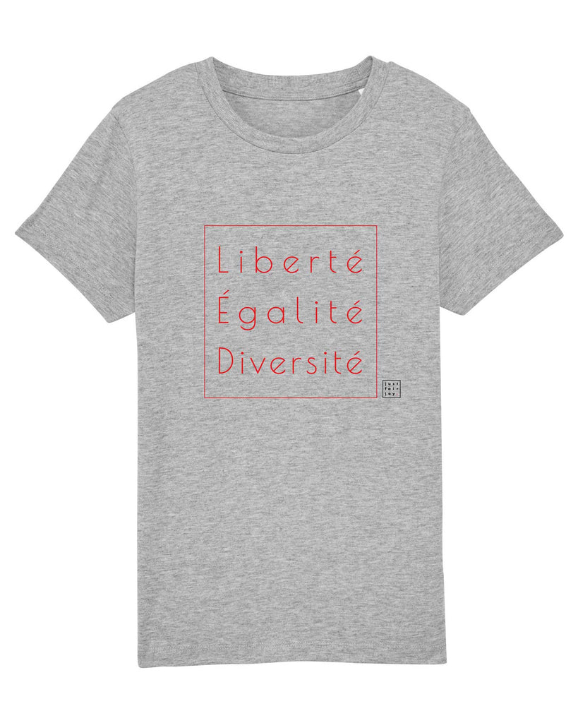 Nachhaltiges grau meliertes Kinder T-Shirt aus GOTS-zertifizierter Bio-Baumwolle von just fair joy mit Design Liberté Égalité Diversité.