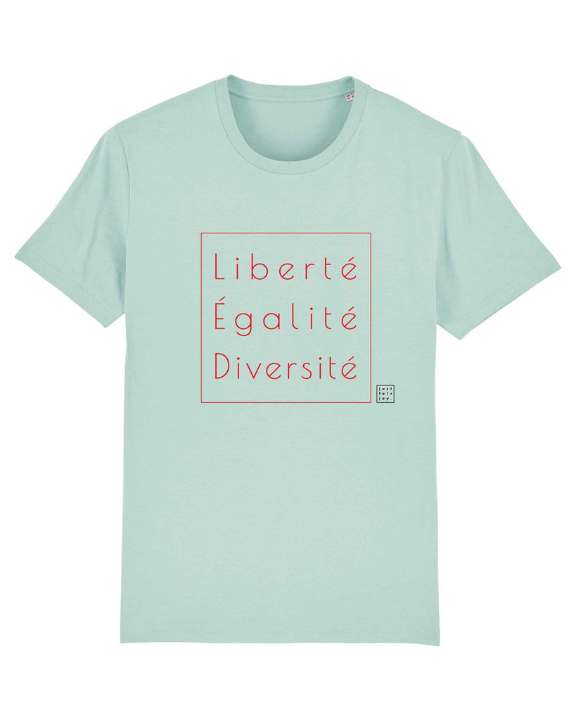 Nachhaltiges türkises T-Shirt aus GOTS-zertifizierter Bio-Baumwolle von just fair joy mit Design Liberté Égalité Diversité.