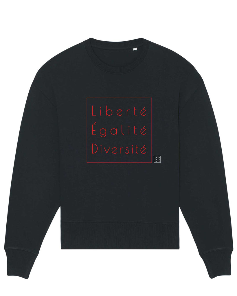 Nachhaltiges schwarzes Sweatshirt aus GOTS-zertifizierter Bio-Baumwolle von just fair joy mit Design Liberté Égalité Diversité.